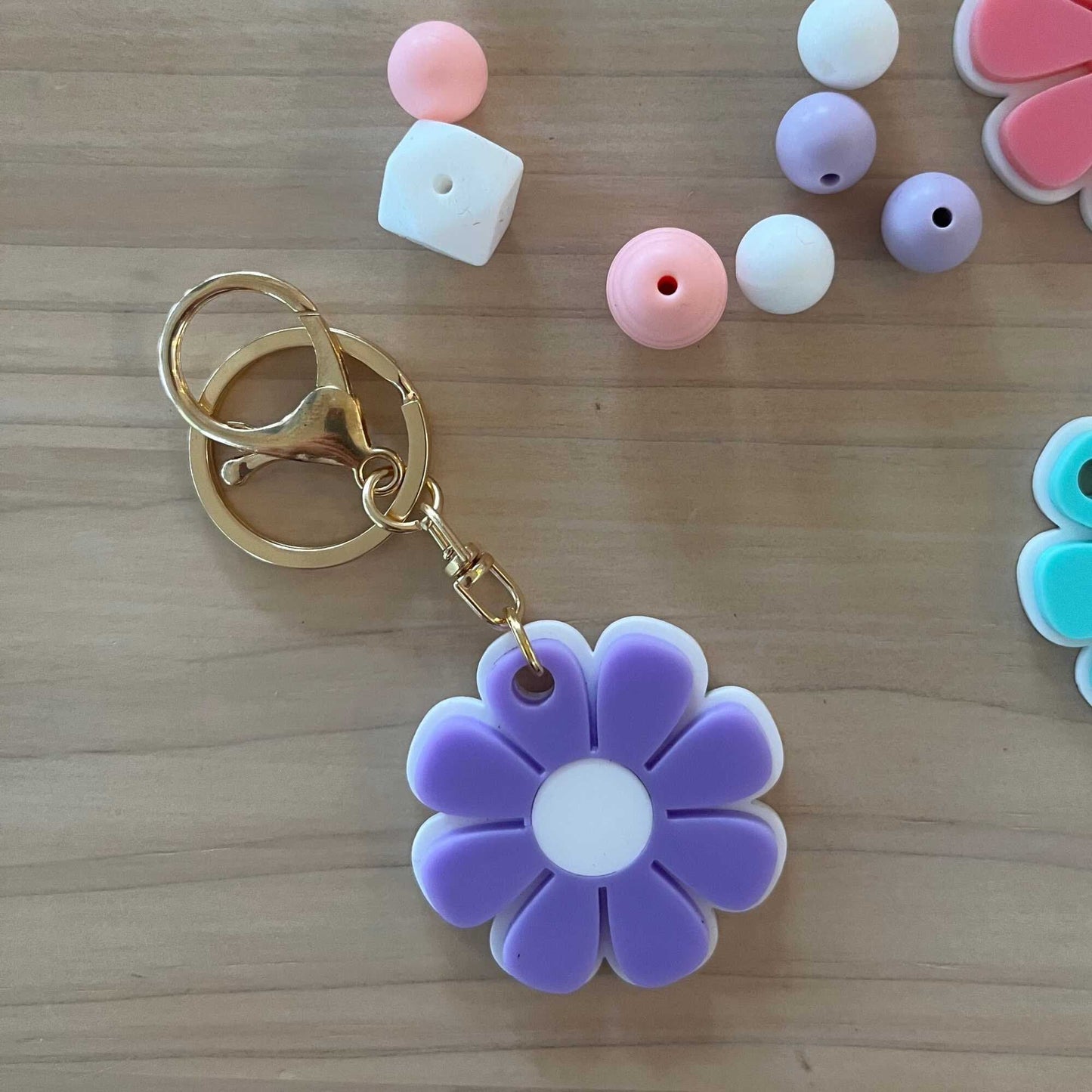 Acrylic daisy keyring-gift for her-birthday gift -new car gift-bag tag-