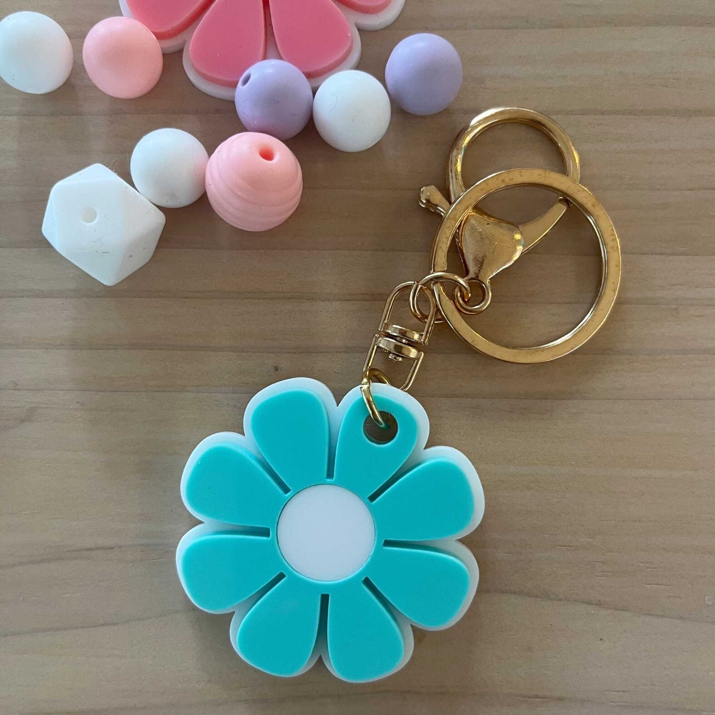 Acrylic daisy keyring-gift for her-birthday gift -new car gift-bag tag-