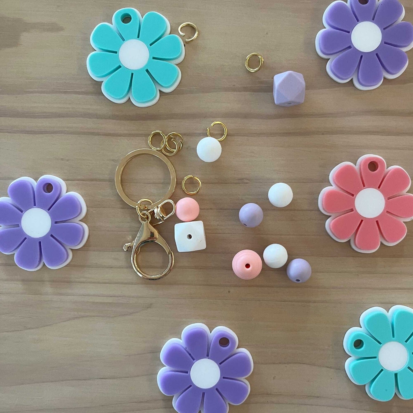 Acrylic daisy keyring-gift for her-birthday gift -new car gift-bag tag-